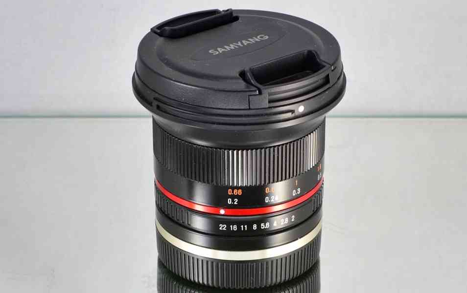 SAMYANG 12mm 1:2.0 NCS SC širokoúhlý manuál Emount - foto 6