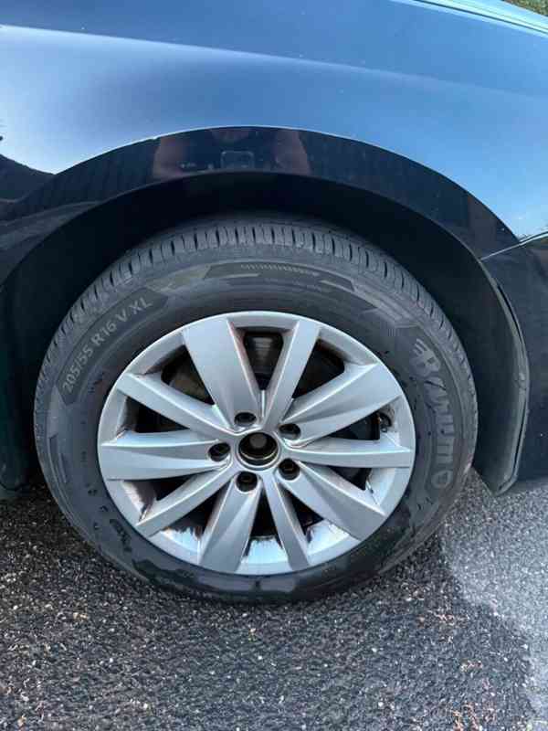 Volkswagen Passat 2,0   B7 - foto 5