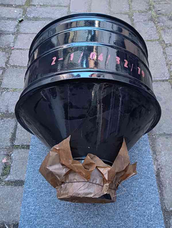 Historický vzduchový filtr z krytu civilní ochrany - foto 5