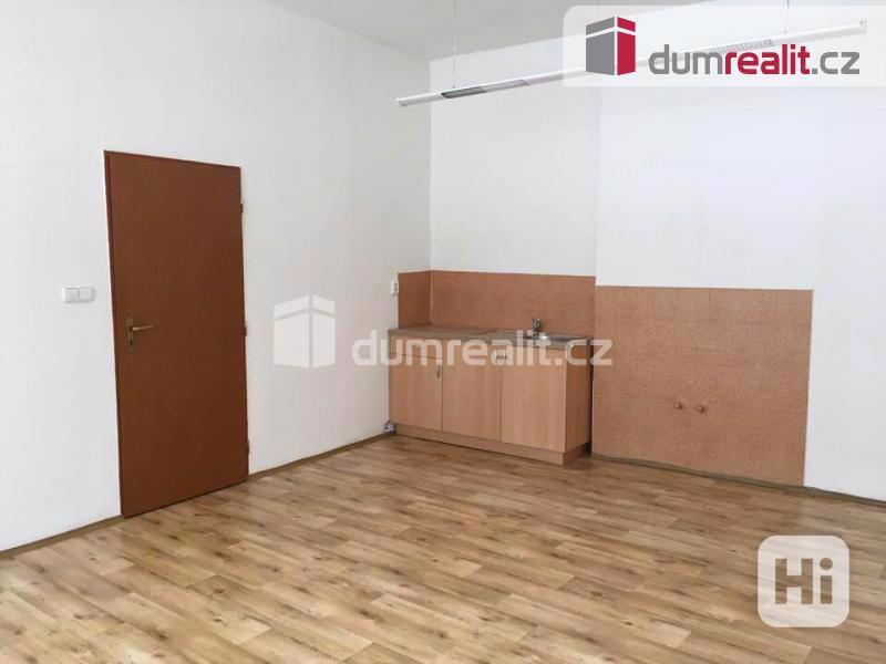 Pronájem, komerční prostory, 25 m2, Bruntál, ul. Palackého náměstí - foto 5