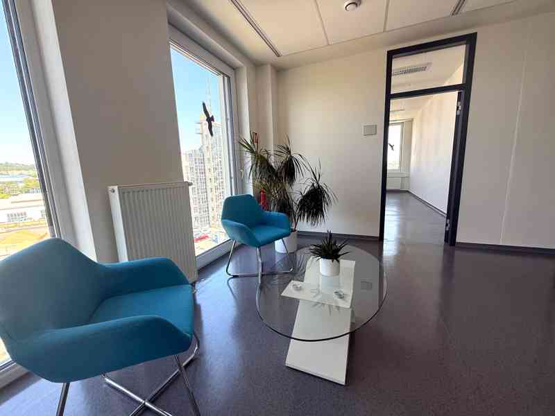 PRONÁJEM KANCELÁŘE S VLASTNÍM PARKOVACÍM STÁNÍM - foto 6
