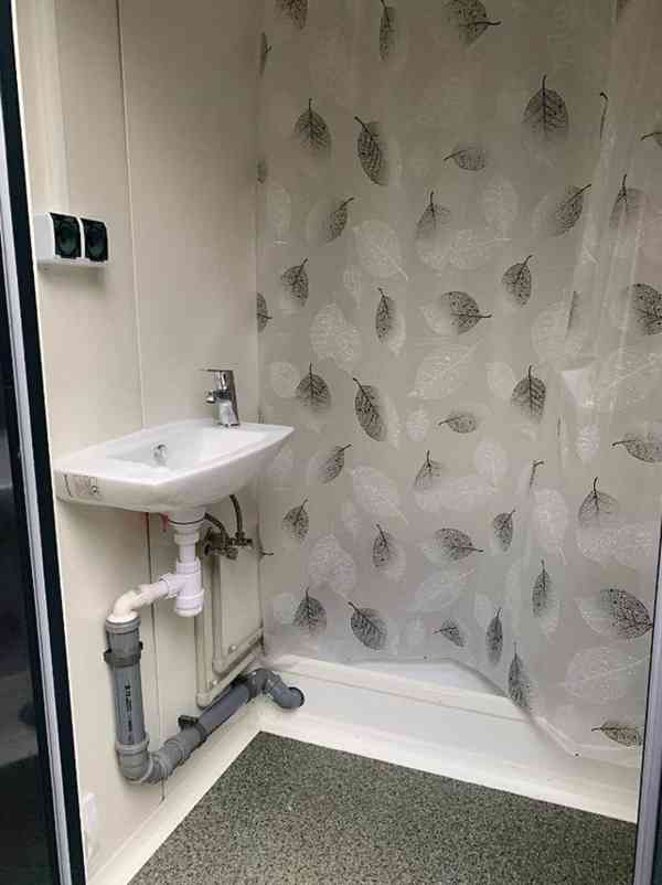 Sanitární kontejnerový pavilon s toaletou, čtyřlůžkový pokoj - foto 9