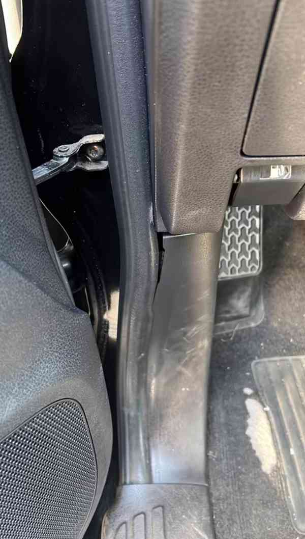 Isuzu D-Max 2,5d Double Cab 4x4 120kw - foto 19