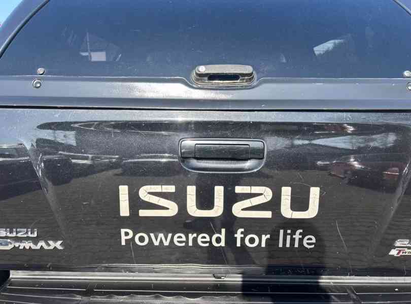 Isuzu D-Max 2,5d Double Cab 4x4 120kw - foto 6