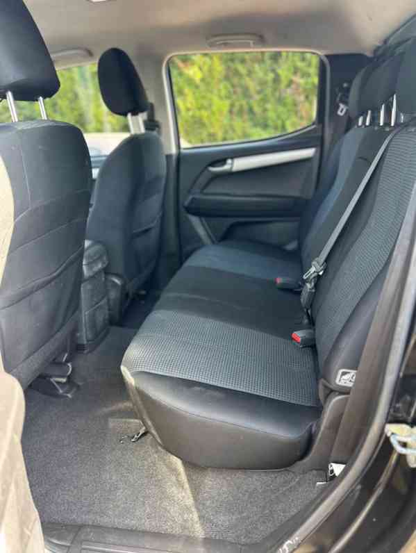 Isuzu D-Max 2,5d Double Cab 4x4 120kw - foto 9