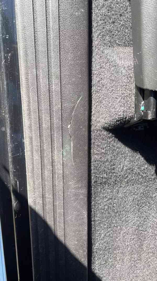 Isuzu D-Max 2,5d Double Cab 4x4 120kw - foto 21