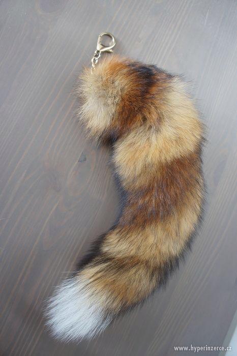 Liščí ohon s karabinkou - foto 1