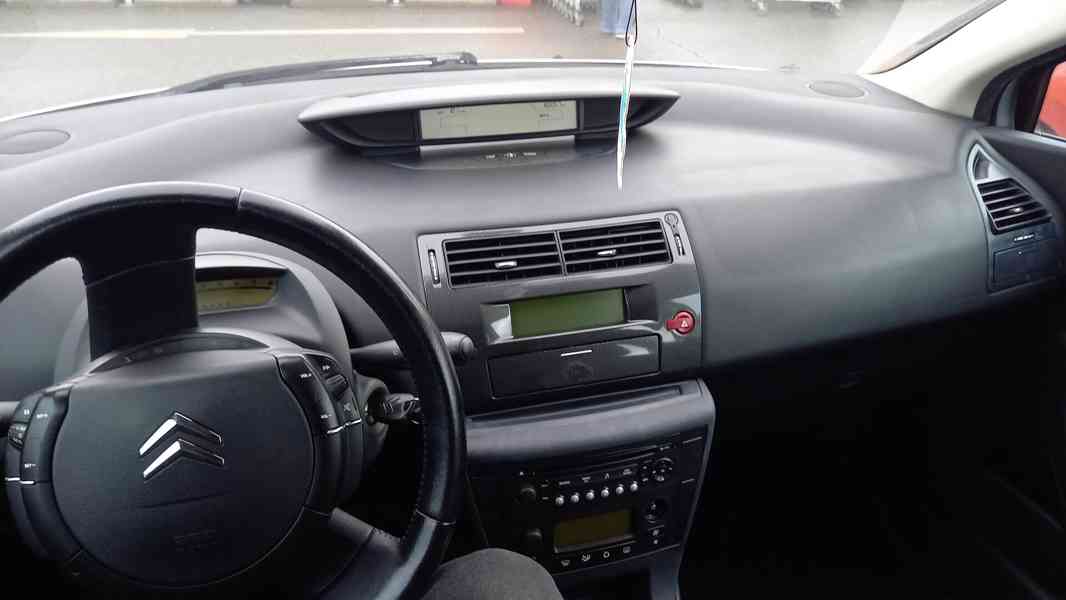 Citroen C4 1 6i - foto 8