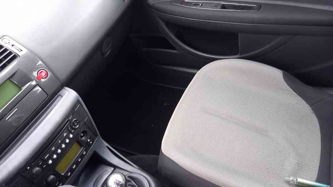 Citroen C4 1 6i - foto 11