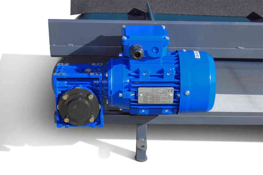 Pásový dopravník 200x20 cm s unašeči a s motorem - foto 4