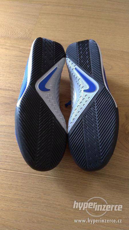 NIKE JR PHANTOM VSN ACADEMY VEL.. 38,5 STÉLKA 24 SÁLOVKY - foto 5