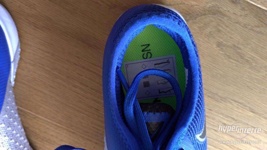 NIKE JR PHANTOM VSN ACADEMY VEL.. 38,5 STÉLKA 24 SÁLOVKY - foto 6