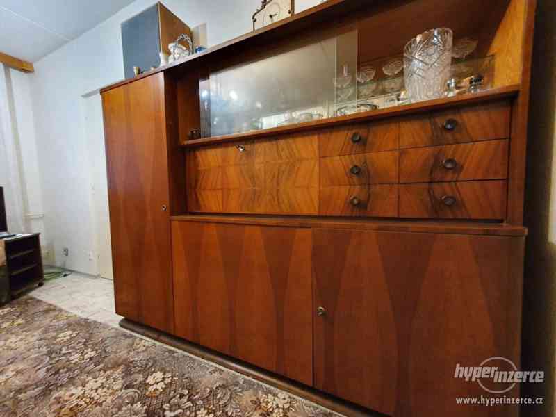 Starožitný sekretář s barem 50.léta - foto 1