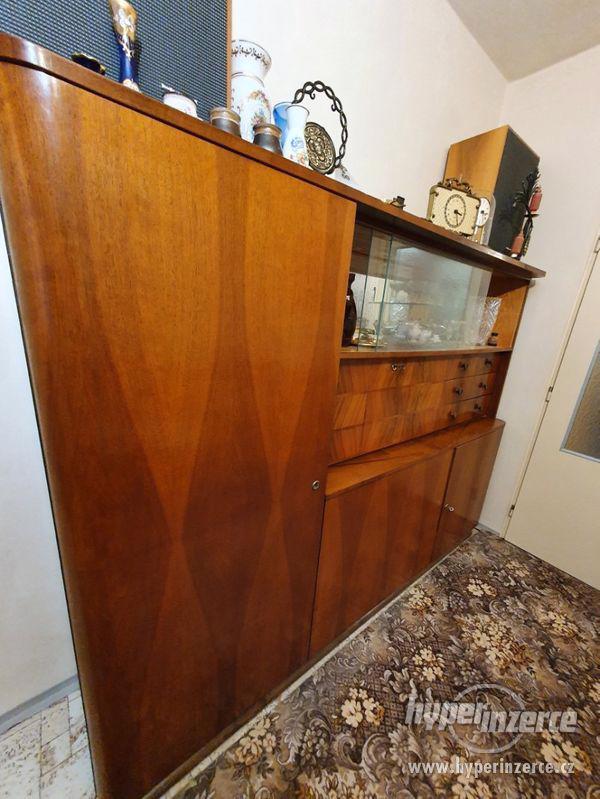 Starožitný sekretář s barem 50.léta - foto 3