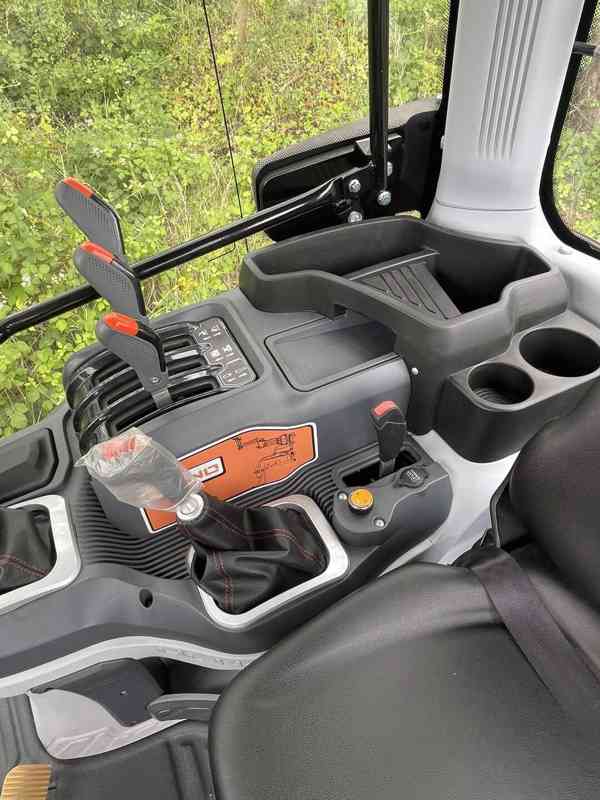 Traktor HANWO HWB 504 C . Traktor 50 koni 37kW. - foto 8