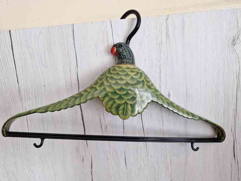 Větší množství ramínek. Klasická, retro i na kalhoty - foto 6