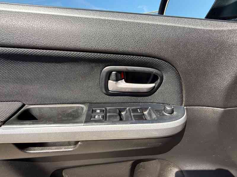 Suzuki Grand Vitara 2.0i Family Comfort benzín 103kw - foto 20
