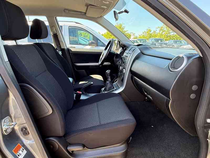 Suzuki Grand Vitara 2.0i Family Comfort benzín 103kw - foto 18