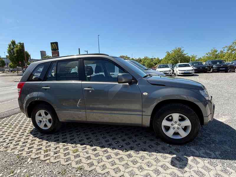 Suzuki Grand Vitara 2.0i Family Comfort benzín 103kw - foto 17