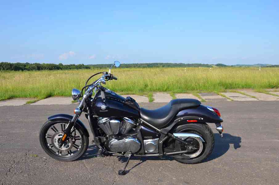 Kawasaki Vulcan VN900 Custom, nové pneu, po servisu  - foto 3