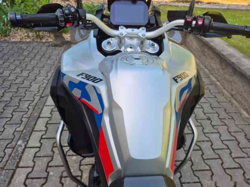 BMW F 900 GS Adventure - TOP ZÁNOVNÍ STAV 2600 KM 369.000,- - foto 9