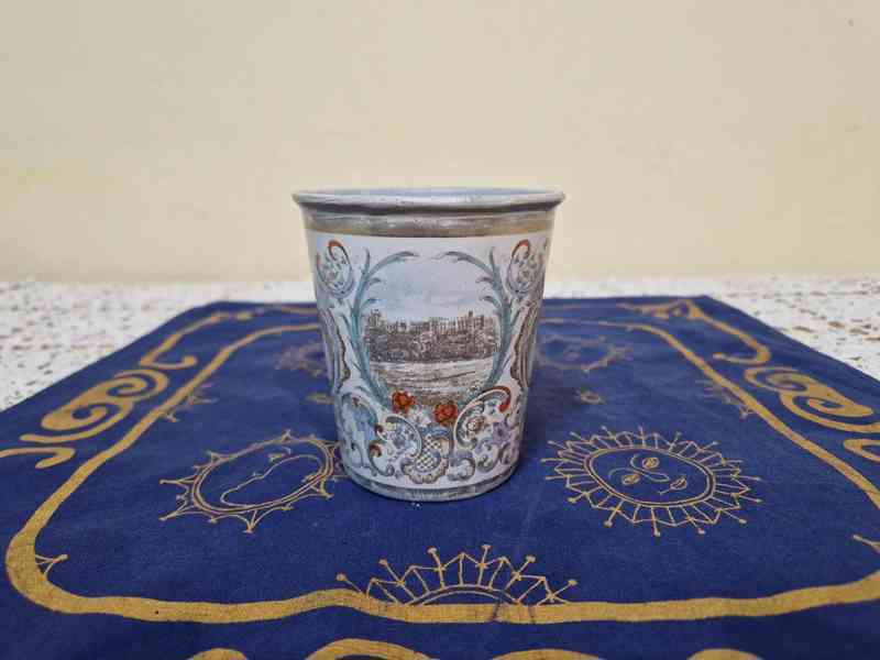 Smaltovaný plechový Kalíšek Královna Viktorie - foto 3