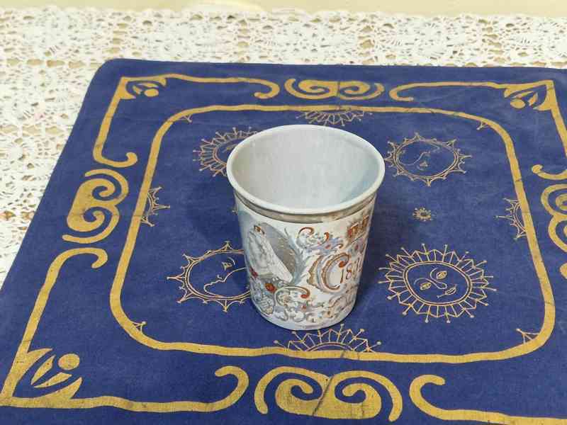 Smaltovaný plechový Kalíšek Královna Viktorie - foto 5