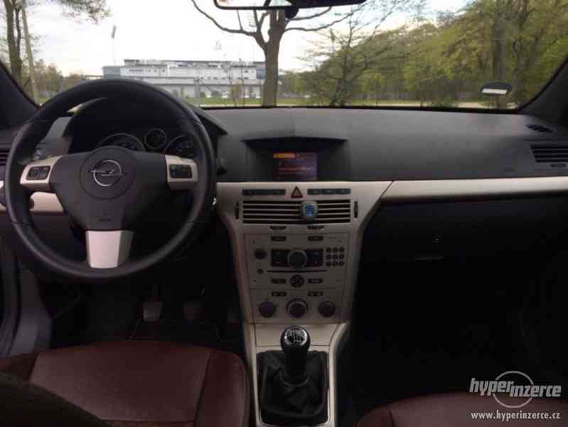 Opel Astra Twin Top 2.0 Turbo - foto 6
