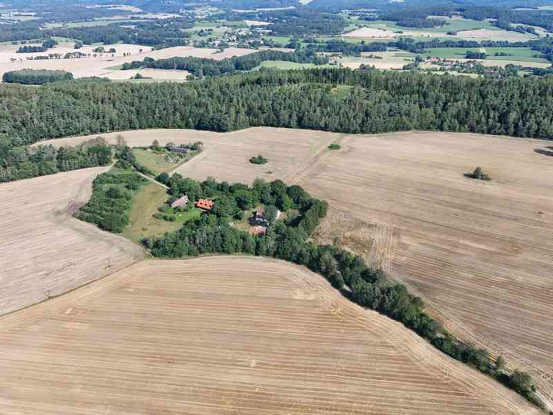 Samota u lesa, bývalá zemědělská usedlost na prodej - foto 3