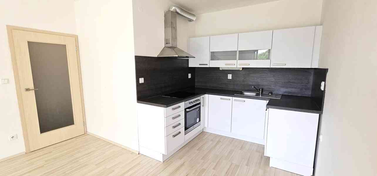 PRODEJ BYTU 2+KK S BALKÓNEM, GARÁŽOVÝM STÁNÍM, SKLEPEM, BRNO - foto 3