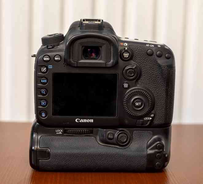 Canon EOS 7D Mark II + Bateriový grip - foto 2