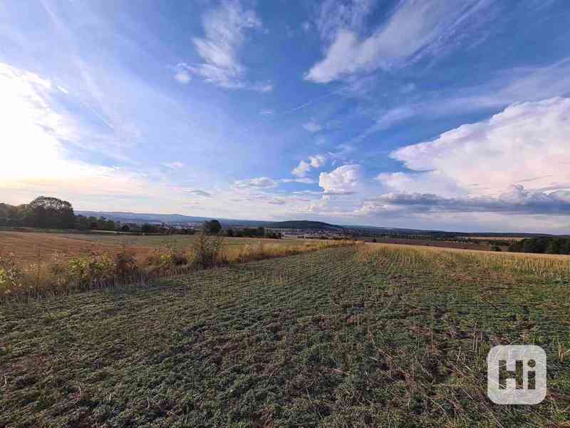 Komerční pozemky určené pro stavbu obchodních zařízení na hlavní třídě v Plzni - foto 9