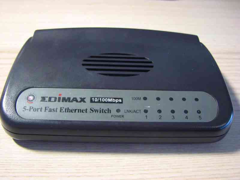 Edimax switch 5-port + el. adaptér - foto 1