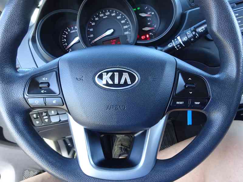 Kia Rio 1.2i r.v.2014 (62 kw) Koupeno v ČR  - foto 11