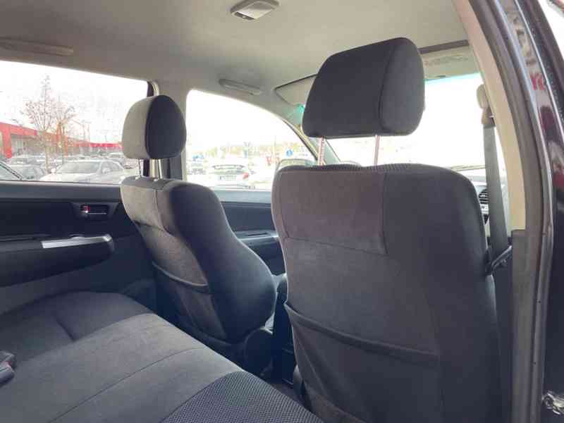Toyota Hilux 3,0 D4d Double Cab Life 4x4 126kw - foto 6