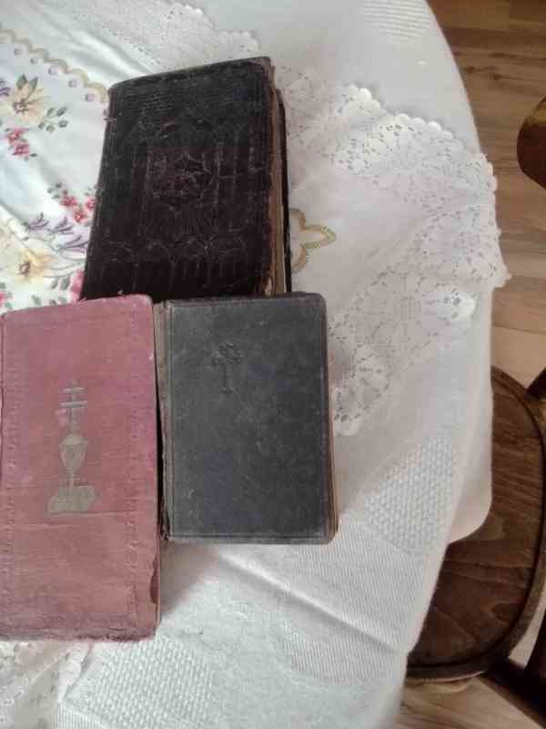 Tři staré, liturgické knihy - foto 1