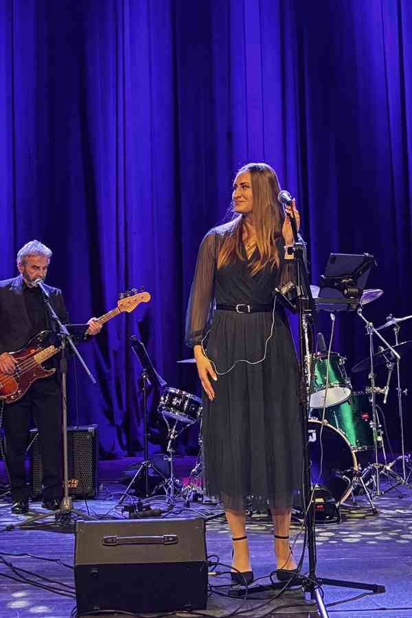 Hrajeme plesy, svatby, firemní párty, taneční  - foto 6