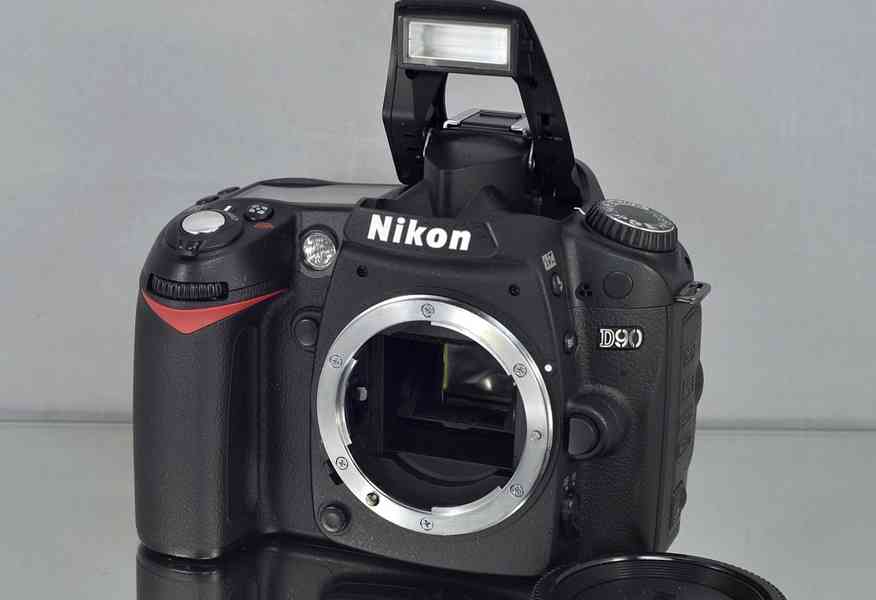 Nikon D90 **APS-C CMOS 12,3 MPix*HDV 26000 Exp. - foto 4