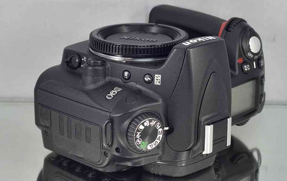 Nikon D90 **APS-C CMOS 12,3 MPix*HDV 26000 Exp. - foto 6