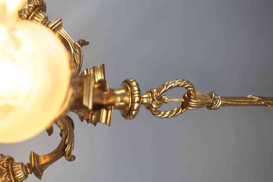 Malý starožitný lustr ze zlaceného bronzu - foto 6