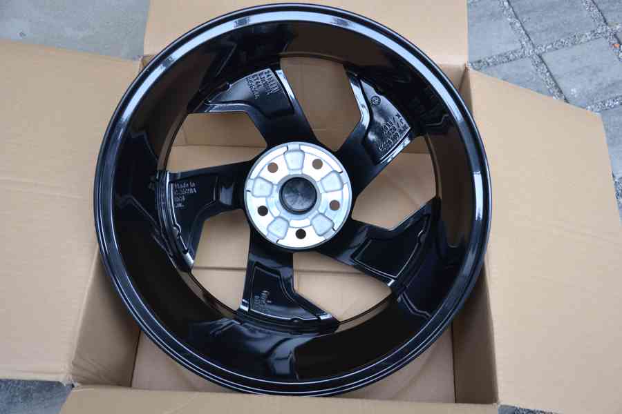 Š.Superb III/IV/VW Passat B8-NOVÉ orig.Alu 18-8x18,ET44 - foto 16