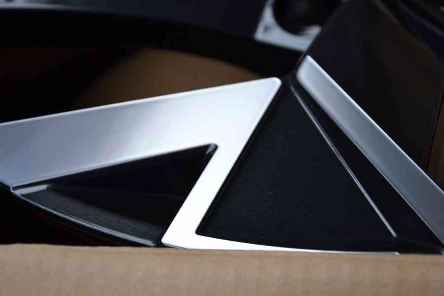 Š.Superb III/IV/VW Passat B8-NOVÉ orig.Alu 18-8x18,ET44 - foto 11