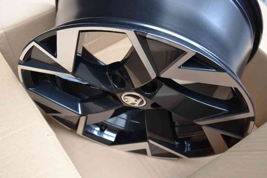 Š.Superb III/IV/VW Passat B8-NOVÉ orig.Alu 18-8x18,ET44 - foto 1