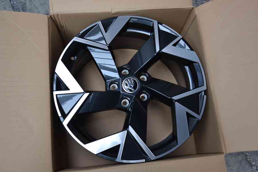 Š.Superb III/IV/VW Passat B8-NOVÉ orig.Alu 18-8x18,ET44 - foto 9