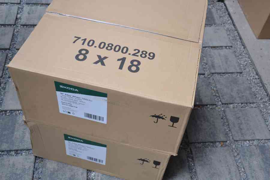 Š.Superb III/IV/VW Passat B8-NOVÉ orig.Alu 18-8x18,ET44 - foto 4