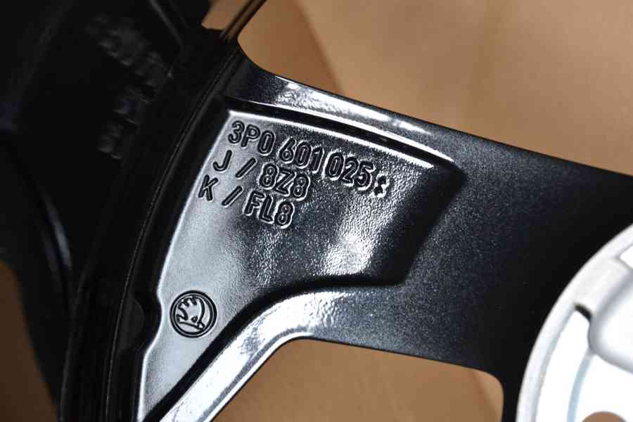 Š.Superb III/IV/VW Passat B8-NOVÉ orig.Alu 18-8x18,ET44 - foto 19