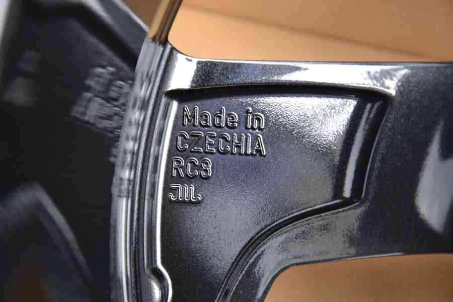 Š.Superb III/IV/VW Passat B8-NOVÉ orig.Alu 18-8x18,ET44 - foto 17