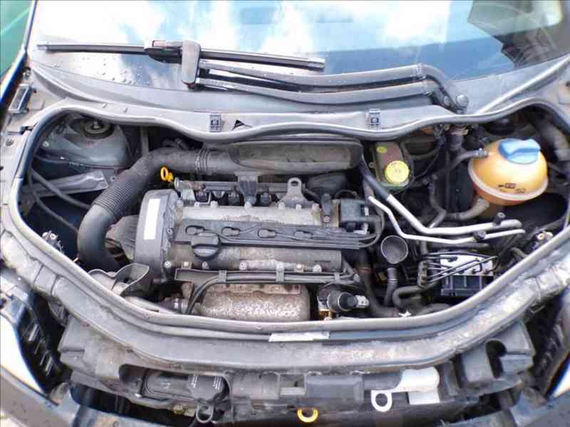 Audi A2 1,4 16V - foto 12