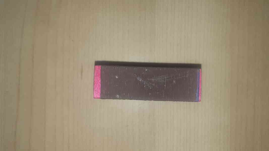 Stará dýhovaná krabička se zápalkami. - foto 3