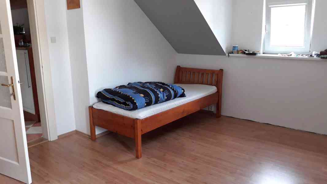 1.lůž. pok. RD, studentka/mladá pr. dívka/žena, pračka - foto 2
